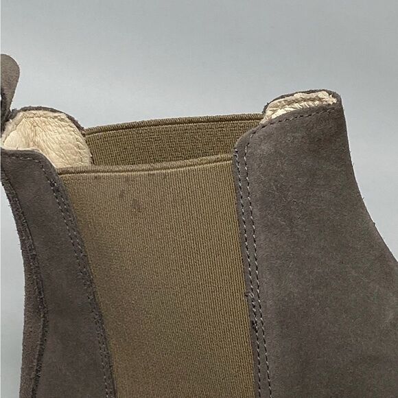 Valentino Mario Men’s Suede Chelsea Boots size 40/ us size 7